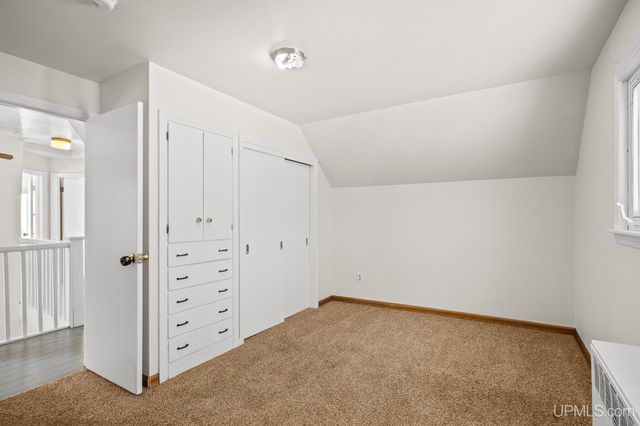 324 Michigan Avenue, Gladstone, MI 49837