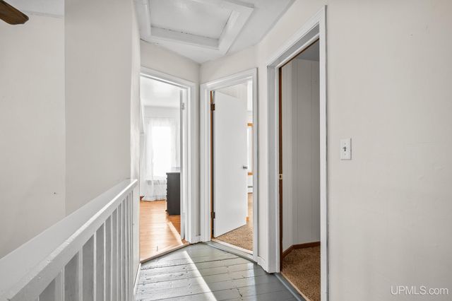 324 Michigan Avenue, Gladstone, MI 49837