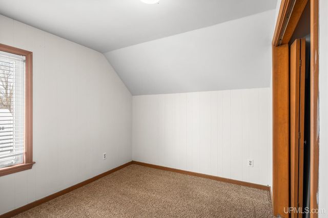 324 Michigan Avenue, Gladstone, MI 49837