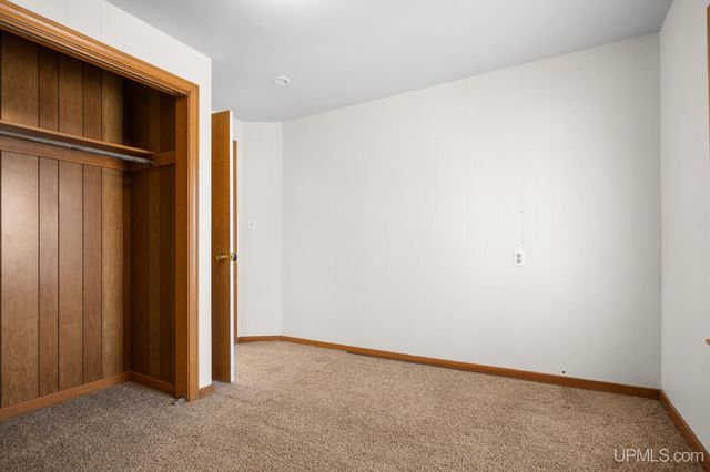 324 Michigan Avenue, Gladstone, MI 49837