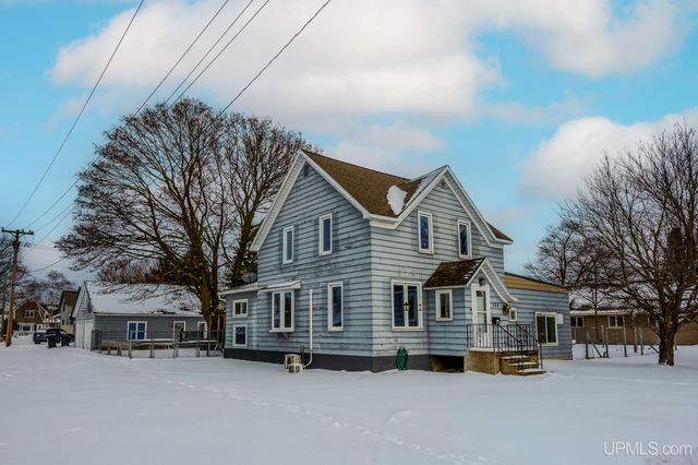 324 Michigan Avenue, Gladstone, MI 49837