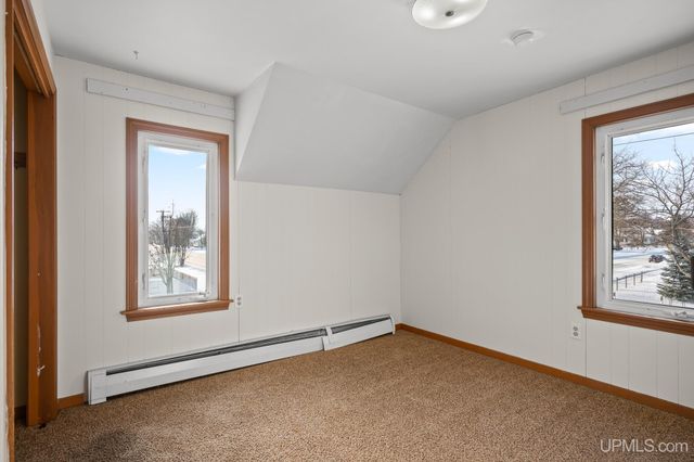 324 Michigan Avenue, Gladstone, MI 49837