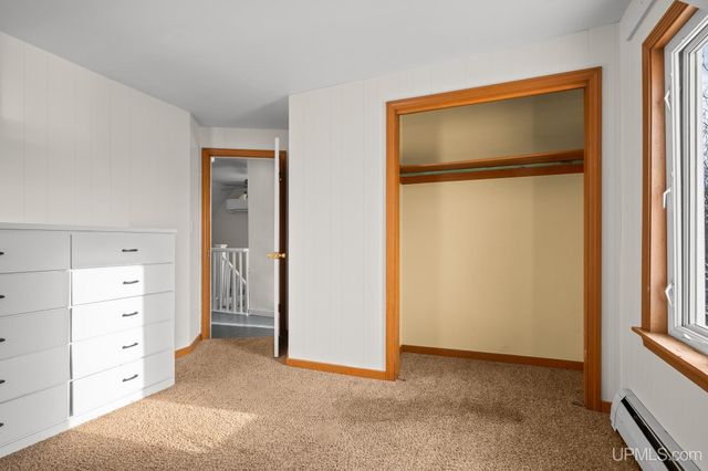 324 Michigan Avenue, Gladstone, MI 49837