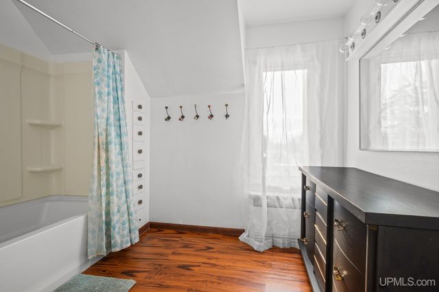 324 Michigan Avenue, Gladstone, MI 49837