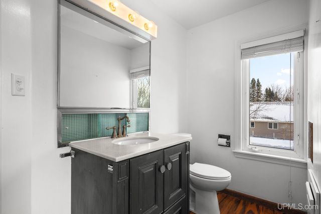 324 Michigan Avenue, Gladstone, MI 49837