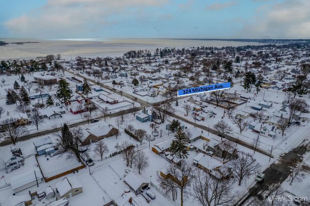 324 Michigan Avenue, Gladstone, MI 49837