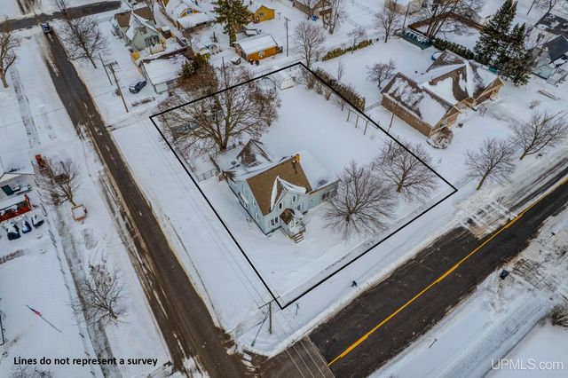 324 Michigan Avenue, Gladstone, MI 49837