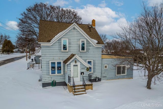 324 Michigan Avenue, Gladstone, MI 49837