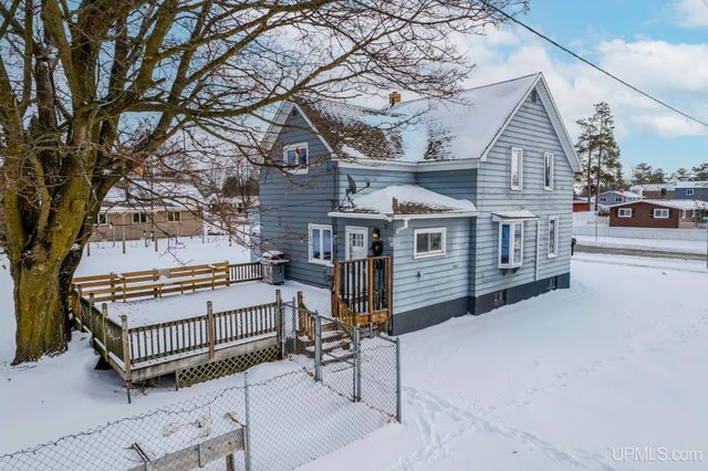 324 Michigan Avenue, Gladstone, MI 49837