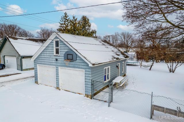 324 Michigan Avenue, Gladstone, MI 49837