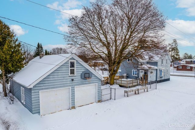 324 Michigan Avenue, Gladstone, MI 49837