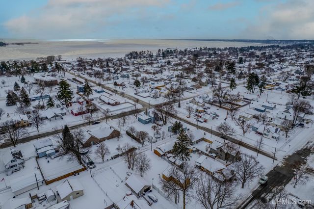 324 Michigan Avenue, Gladstone, MI 49837