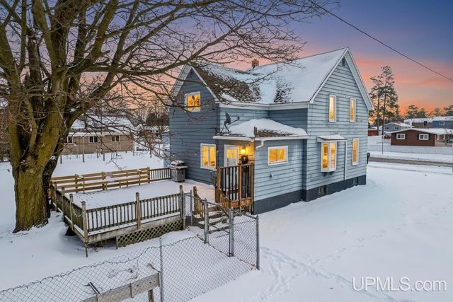 324 Michigan Avenue, Gladstone, MI 49837