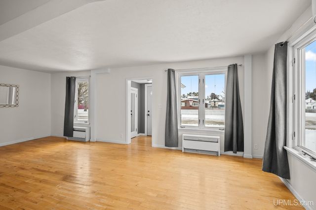 324 Michigan Avenue, Gladstone, MI 49837