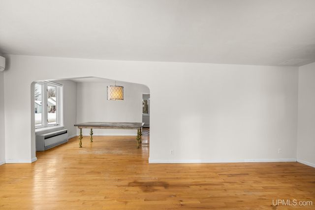 324 Michigan Avenue, Gladstone, MI 49837