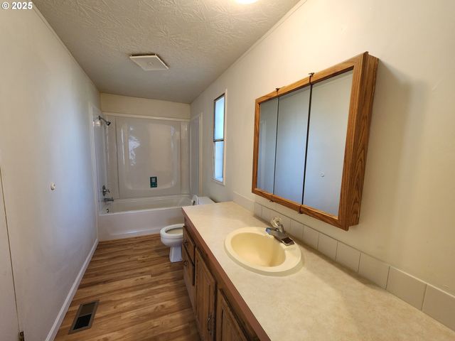 1500 GABRIELA Ct, Salem, OR 97301