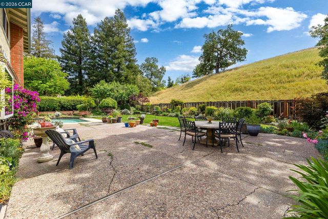 1957 Whitecliff Ct, Walnut Creek, CA 94596