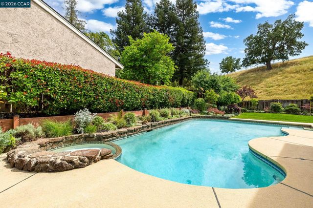 1957 Whitecliff Ct, Walnut Creek, CA 94596