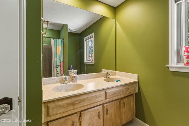 13003 Larkspur Ln, Prospect, KY 40059