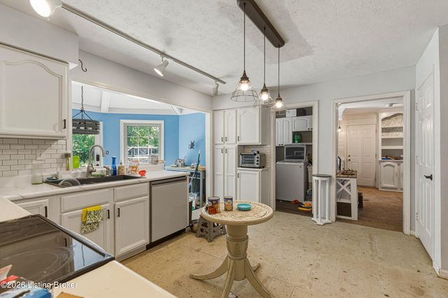 13003 Larkspur Ln, Prospect, KY 40059