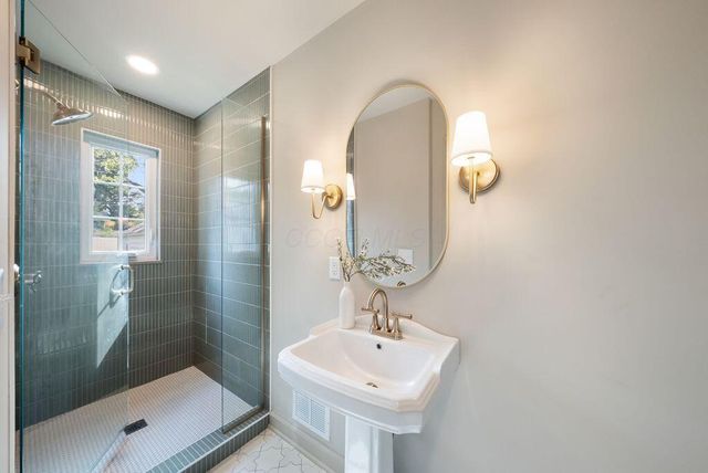 4466 Olentangy Boulevard, Columbus, OH 43214