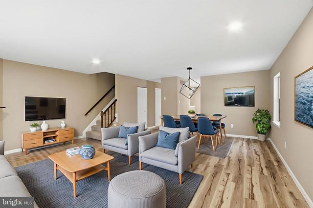 2 VALLEY CROSSING CIR, Cockeysville, MD 21030