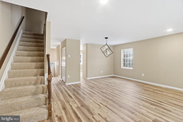 2 VALLEY CROSSING CIR, Cockeysville, MD 21030