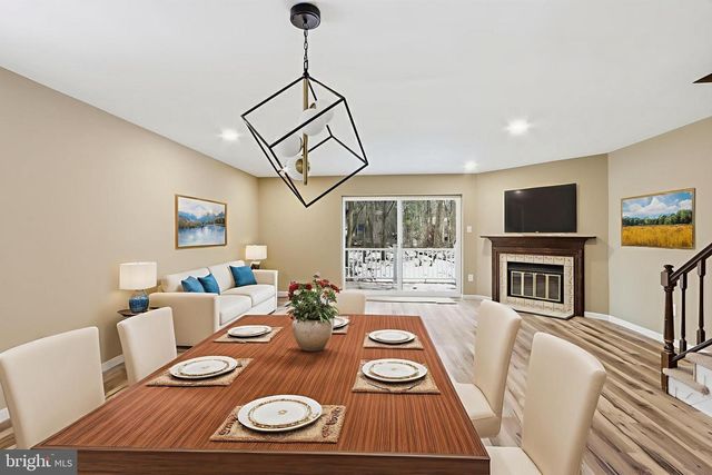 2 VALLEY CROSSING CIR, Cockeysville, MD 21030