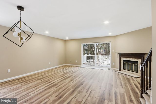 2 VALLEY CROSSING CIR, Cockeysville, MD 21030