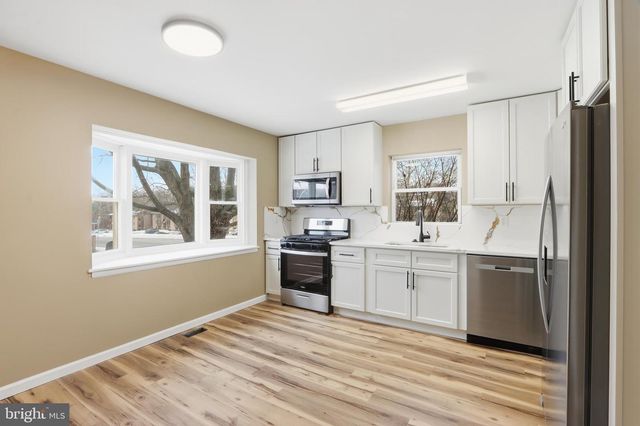 2 VALLEY CROSSING CIR, Cockeysville, MD 21030