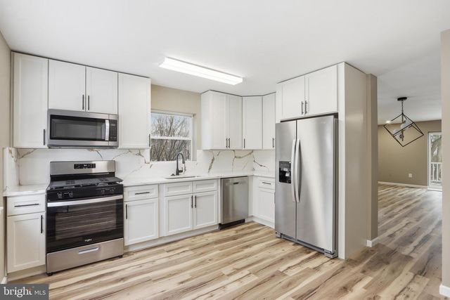 2 VALLEY CROSSING CIR, Cockeysville, MD 21030