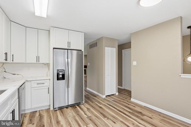 2 VALLEY CROSSING CIR, Cockeysville, MD 21030