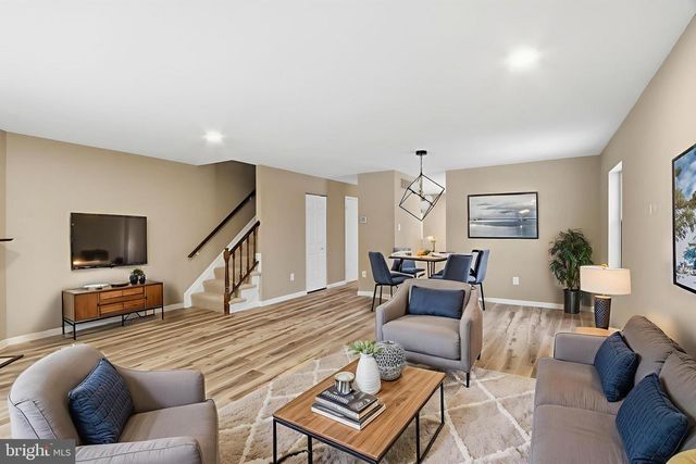 2 VALLEY CROSSING CIR, Cockeysville, MD 21030