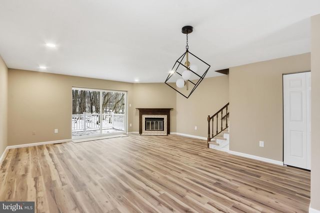 2 VALLEY CROSSING CIR, Cockeysville, MD 21030