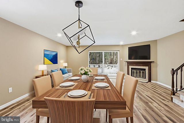 2 VALLEY CROSSING CIR, Cockeysville, MD 21030