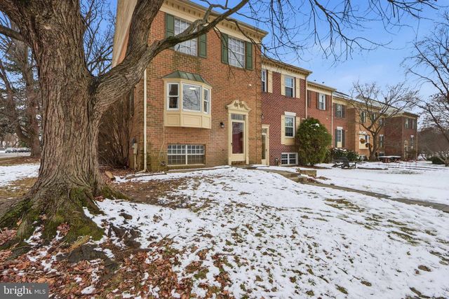 2 VALLEY CROSSING CIR, Cockeysville, MD 21030