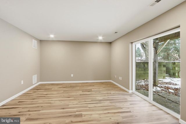 2 VALLEY CROSSING CIR, Cockeysville, MD 21030