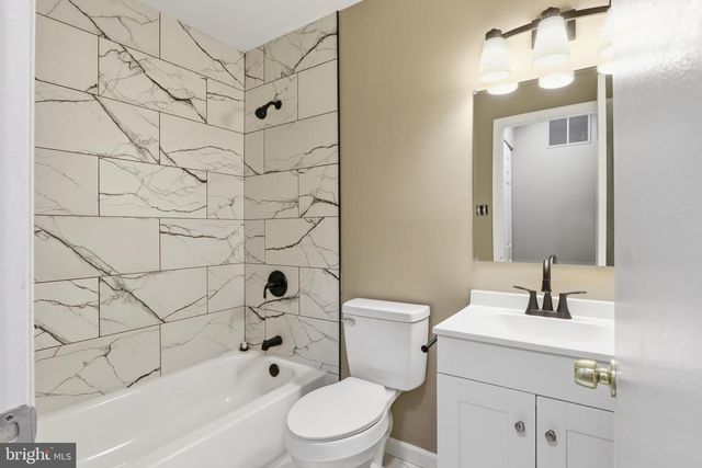 2 VALLEY CROSSING CIR, Cockeysville, MD 21030