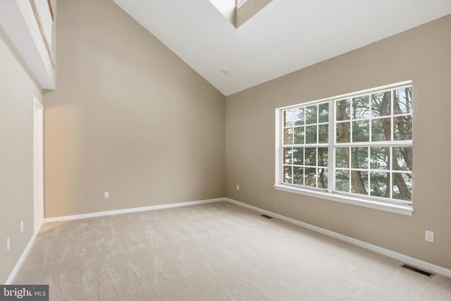 2 VALLEY CROSSING CIR, Cockeysville, MD 21030