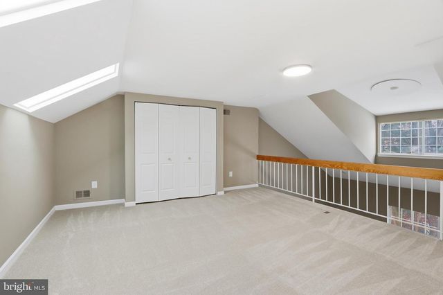 2 VALLEY CROSSING CIR, Cockeysville, MD 21030