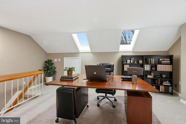 2 VALLEY CROSSING CIR, Cockeysville, MD 21030