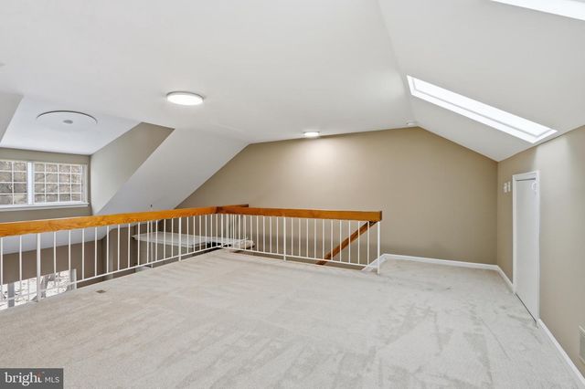 2 VALLEY CROSSING CIR, Cockeysville, MD 21030