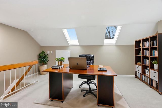 2 VALLEY CROSSING CIR, Cockeysville, MD 21030