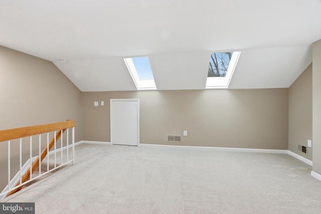 2 VALLEY CROSSING CIR, Cockeysville, MD 21030