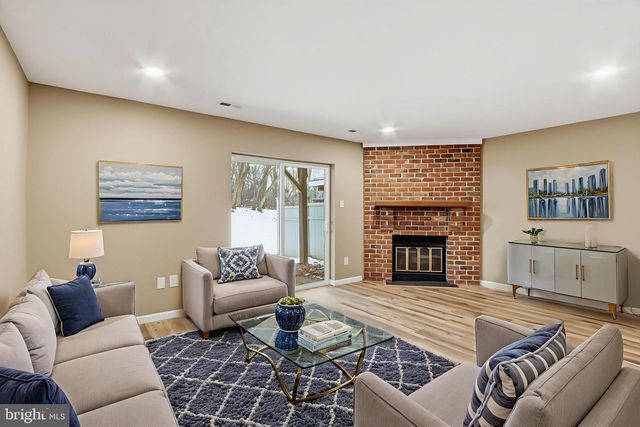 2 VALLEY CROSSING CIR, Cockeysville, MD 21030