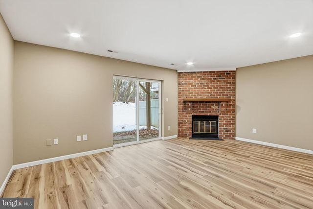 2 VALLEY CROSSING CIR, Cockeysville, MD 21030