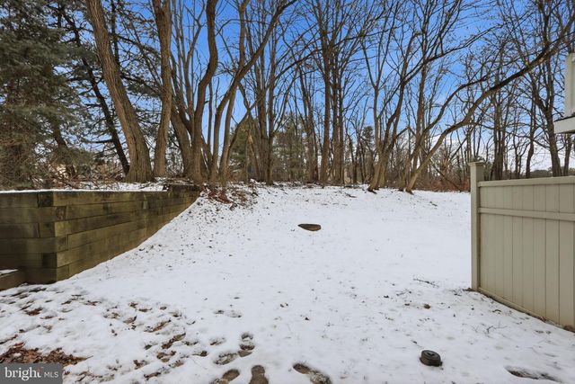 2 VALLEY CROSSING CIR, Cockeysville, MD 21030