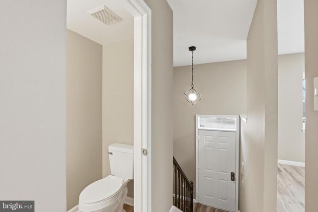 2 VALLEY CROSSING CIR, Cockeysville, MD 21030