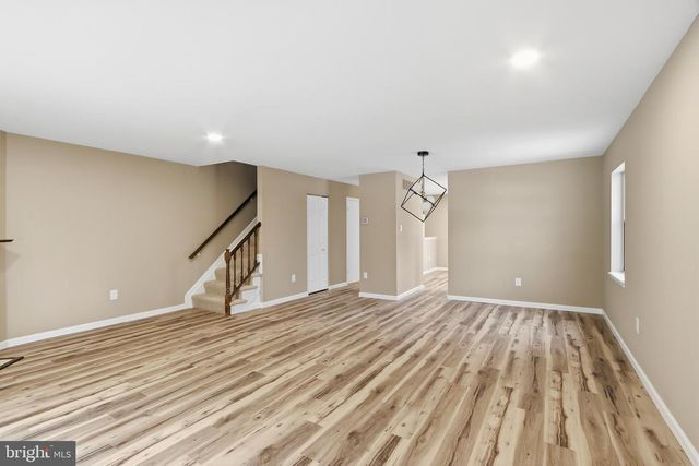 2 VALLEY CROSSING CIR, Cockeysville, MD 21030