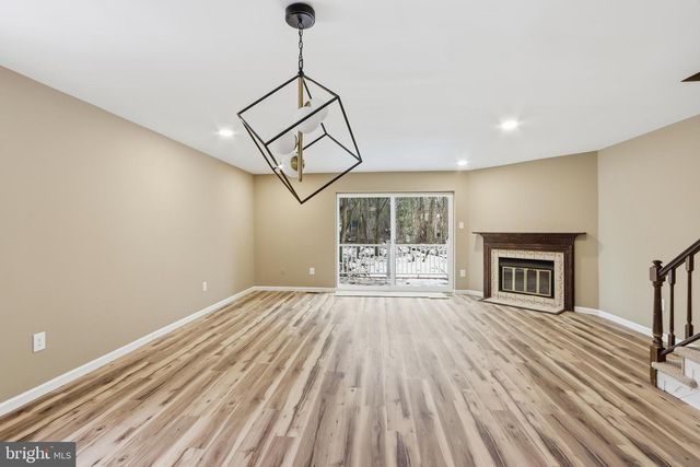 2 VALLEY CROSSING CIR, Cockeysville, MD 21030